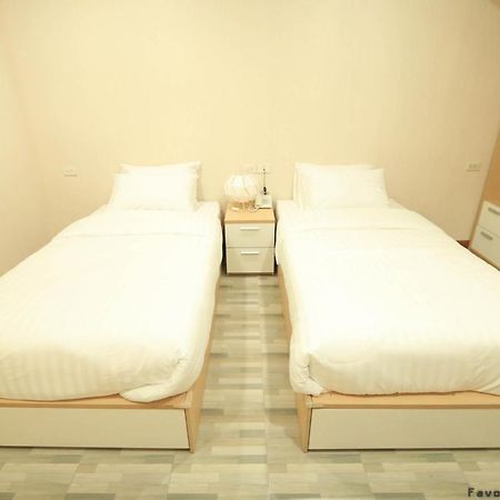 Favori Hostel Bangkok Surawong Exterior foto