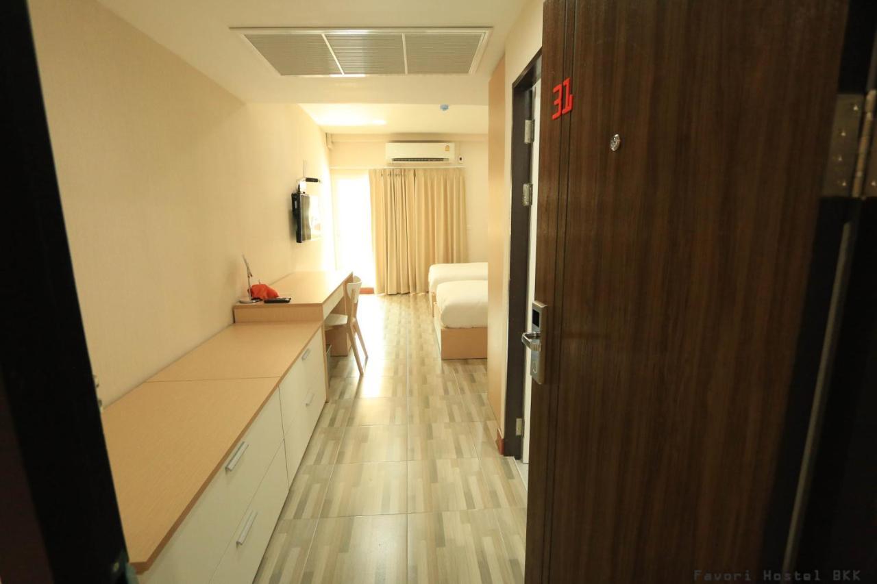 Favori Hostel Bangkok Surawong Exterior foto