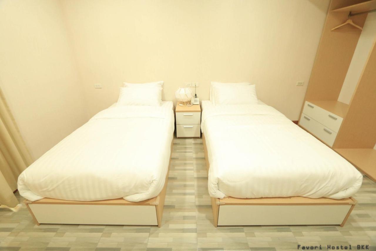 Favori Hostel Bangkok Surawong Exterior foto