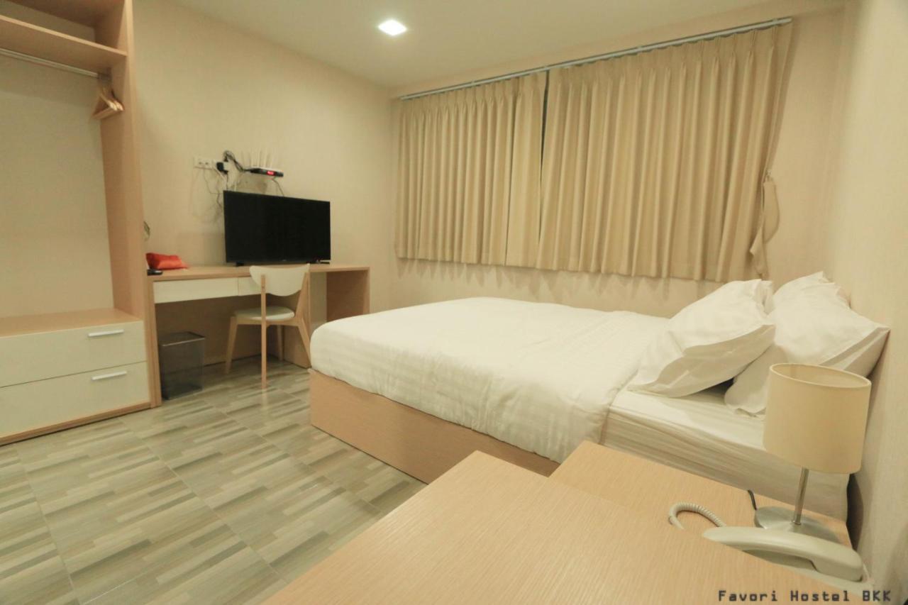 Favori Hostel Bangkok Surawong Exterior foto
