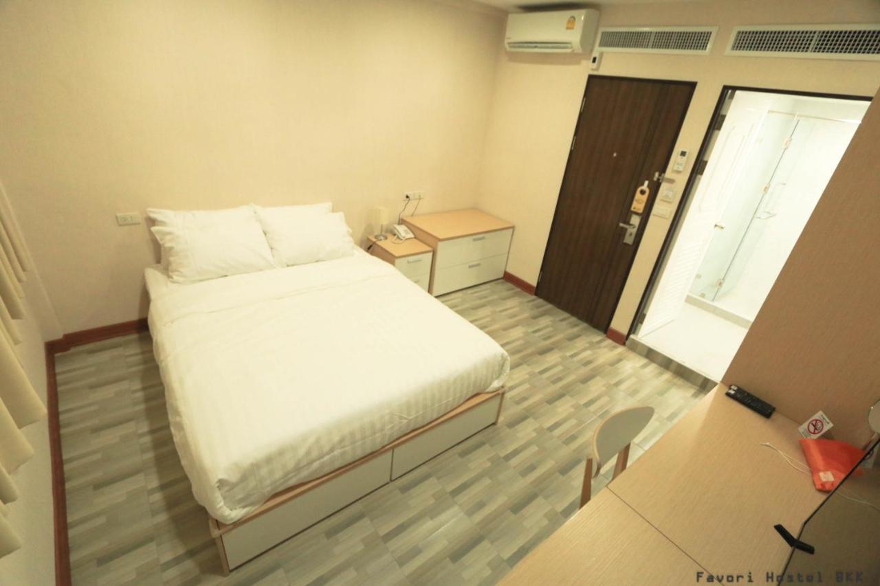 Favori Hostel Bangkok Surawong Exterior foto