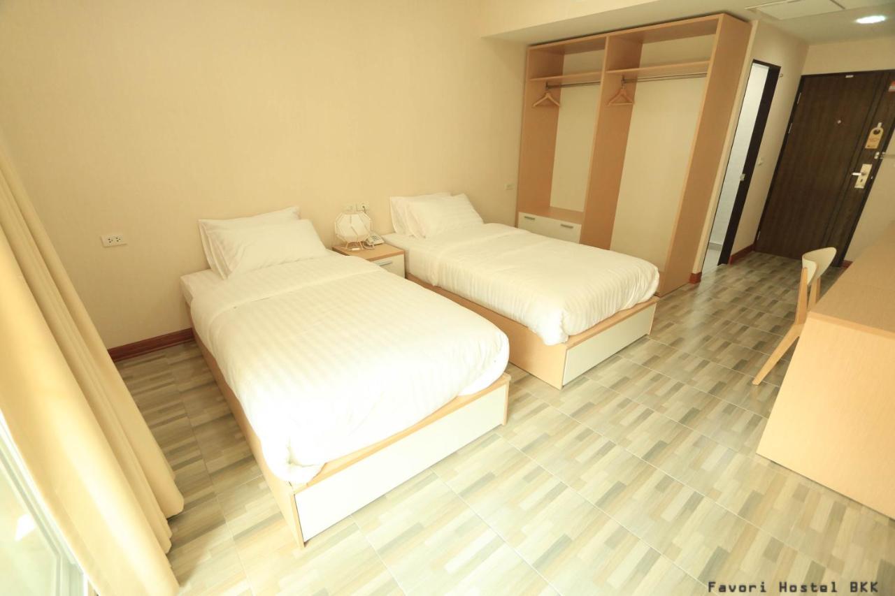 Favori Hostel Bangkok Surawong Exterior foto