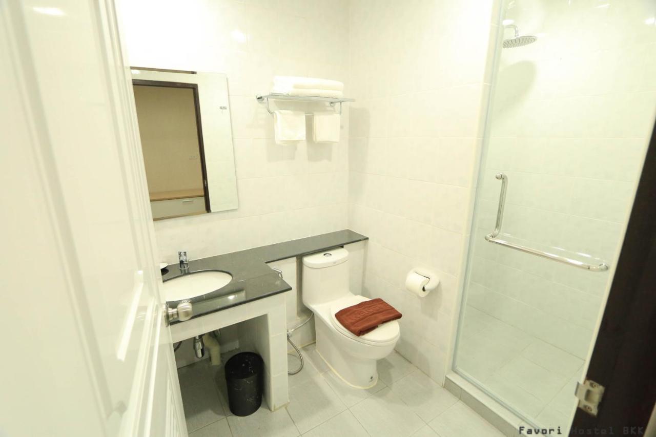 Favori Hostel Bangkok Surawong Exterior foto