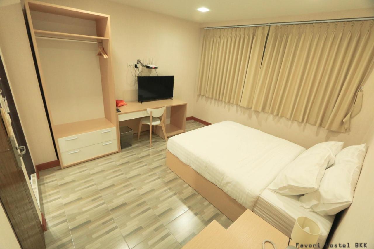 Favori Hostel Bangkok Surawong Exterior foto