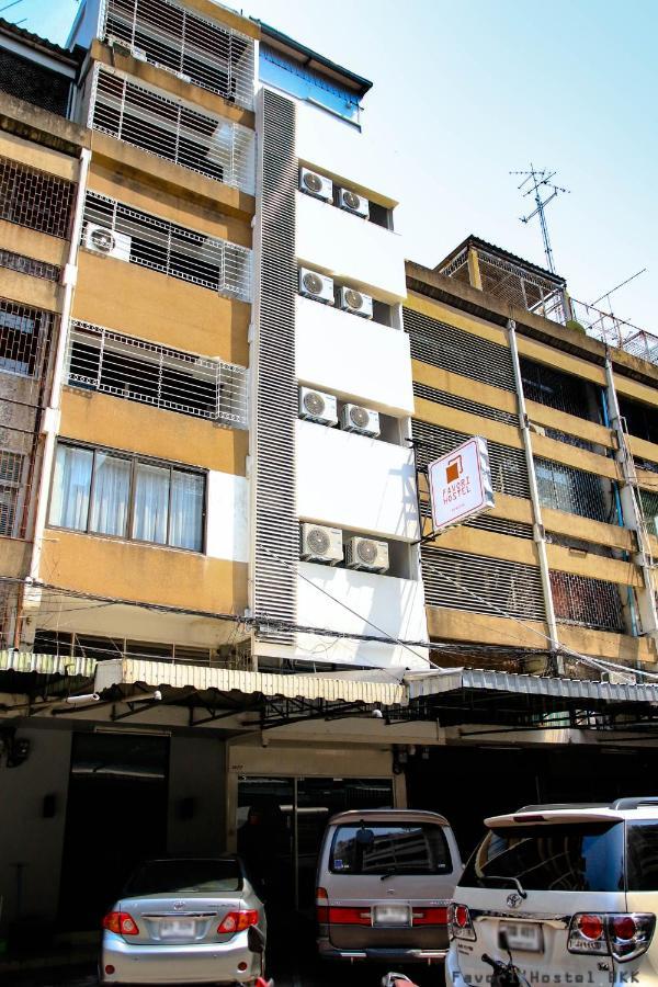 Favori Hostel Bangkok Surawong Exterior foto